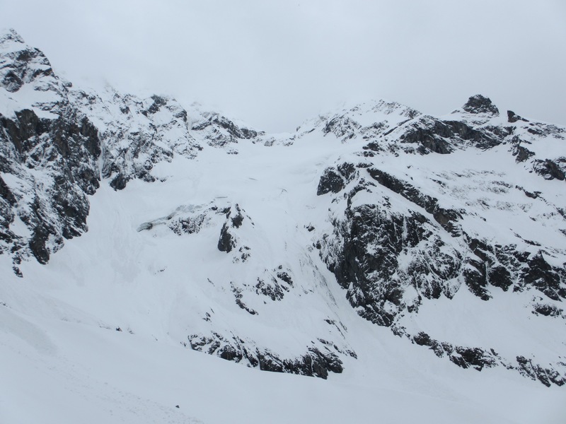 #1 Glacier de chabournéou : Le glacier de chabournéou à l Glacier de chabournéou : Le glacier de chabournéou à l'air de monter sans problème, nombreuses purges sous les crêtes du queyre quand la face prend le soleil