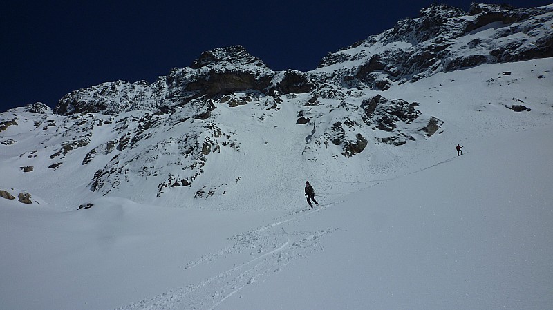 #10 Descente : la suite : Toujours du bon ski vers 2600m Descente : la suite : Toujours du bon ski vers 2600m