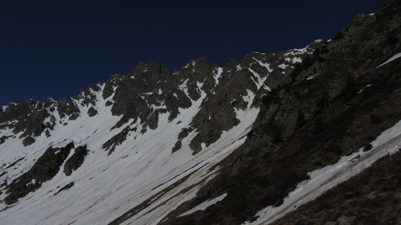 #13 SDX-08 : plein de soleil en face Est..y a aussi un petit couloir qui me tenterait bien... SDX-08 : plein de soleil en face Est..y a aussi un petit couloir qui me tenterait bien...