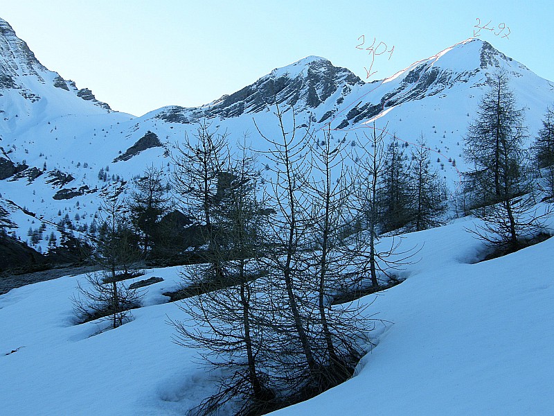 #9 Les couloirs Nord : Le couloir de la brèche 2401 et le couloir en S Les couloirs Nord : Le couloir de la brèche 2401 et le couloir en S
