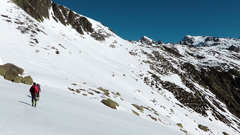 #11 2350m : on bifurque plein nord vers les lacs de Lausfer 2350m : on bifurque plein nord vers les lacs de Lausfer
