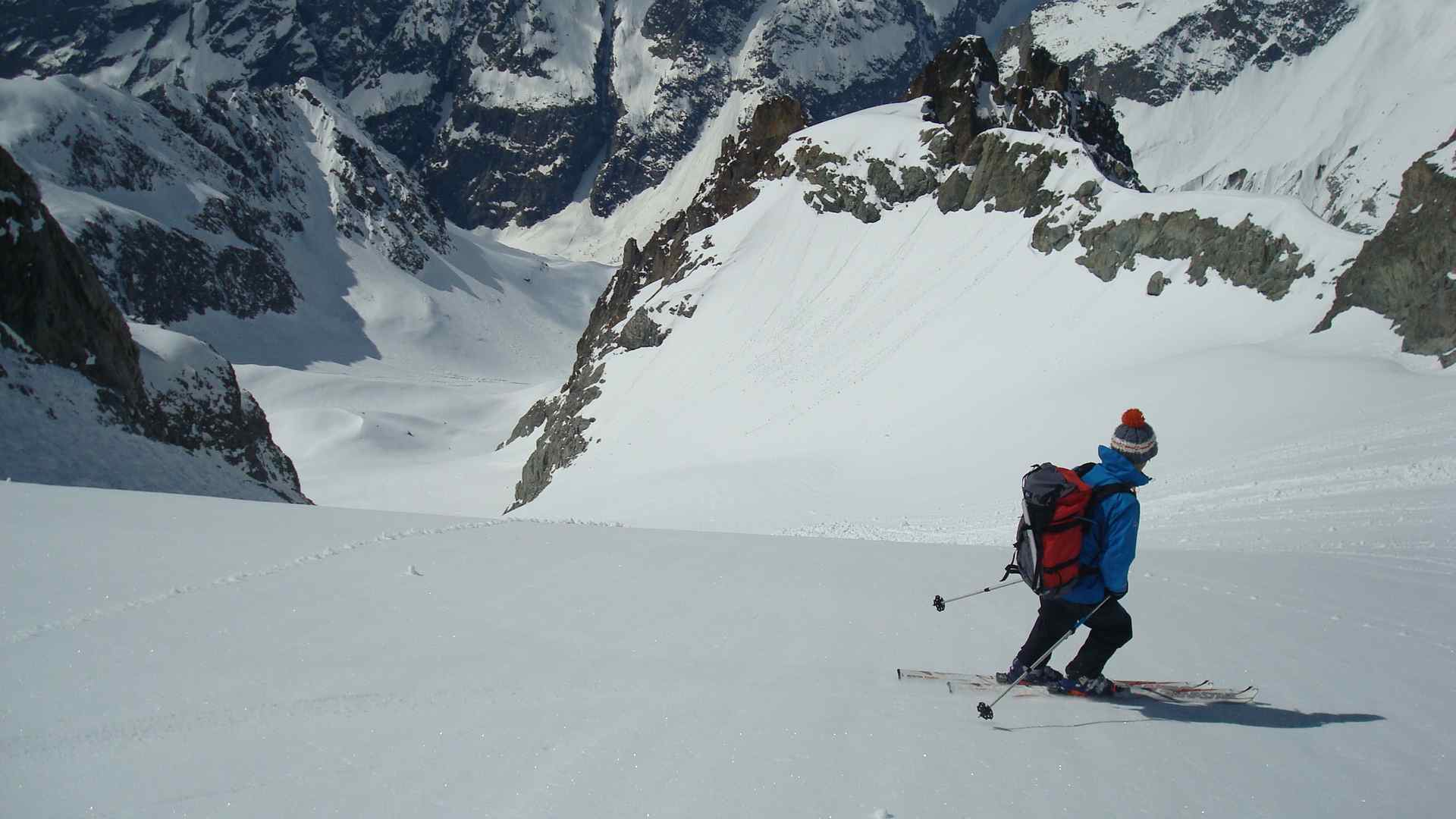 #6 Le bas du glacier en S : Le verrou est passé, on peut descendre pépère sur de la moquette à poil raz Le bas du glacier en S : Le verrou est passé, on peut descendre pépère sur de la moquette à poil raz