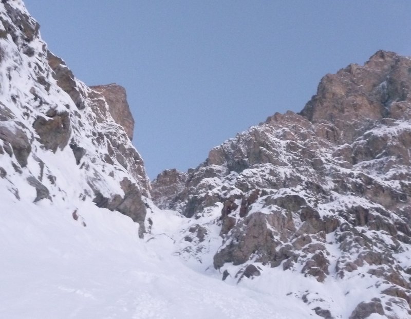 #2 Avalanche : Le premier ressaut du couloir du Col des Avalanche, c Avalanche : Le premier ressaut du couloir du Col des Avalanche, c'est pas que ca passait pas... mais je me voyais pas dechausser la, remettre les crampons, etc. a 9:00 du matin en plein soleil...
