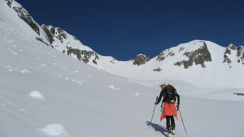 #6 Brèche de la passoire : En direction de la brèche toujours sous un beau soleil qui semble vouloir rester avec nous. Brèche de la passoire : En direction de la brèche toujours sous un beau soleil qui semble vouloir rester avec nous.