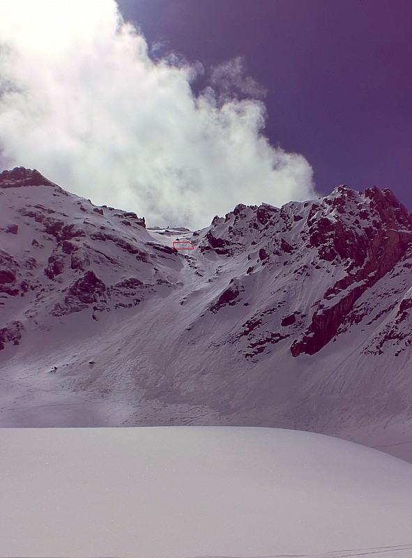 #11 aiguille du gd fond : situation de la plaque sous le sommet du couloir aiguille du gd fond : situation de la plaque sous le sommet du couloir