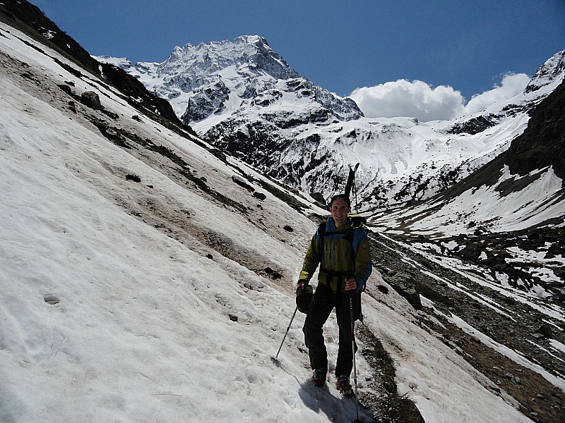 #14 Brèche du Sirac : Riko sur le chemin du retour, avec le Sirac au loin Brèche du Sirac : Riko sur le chemin du retour, avec le Sirac au loin