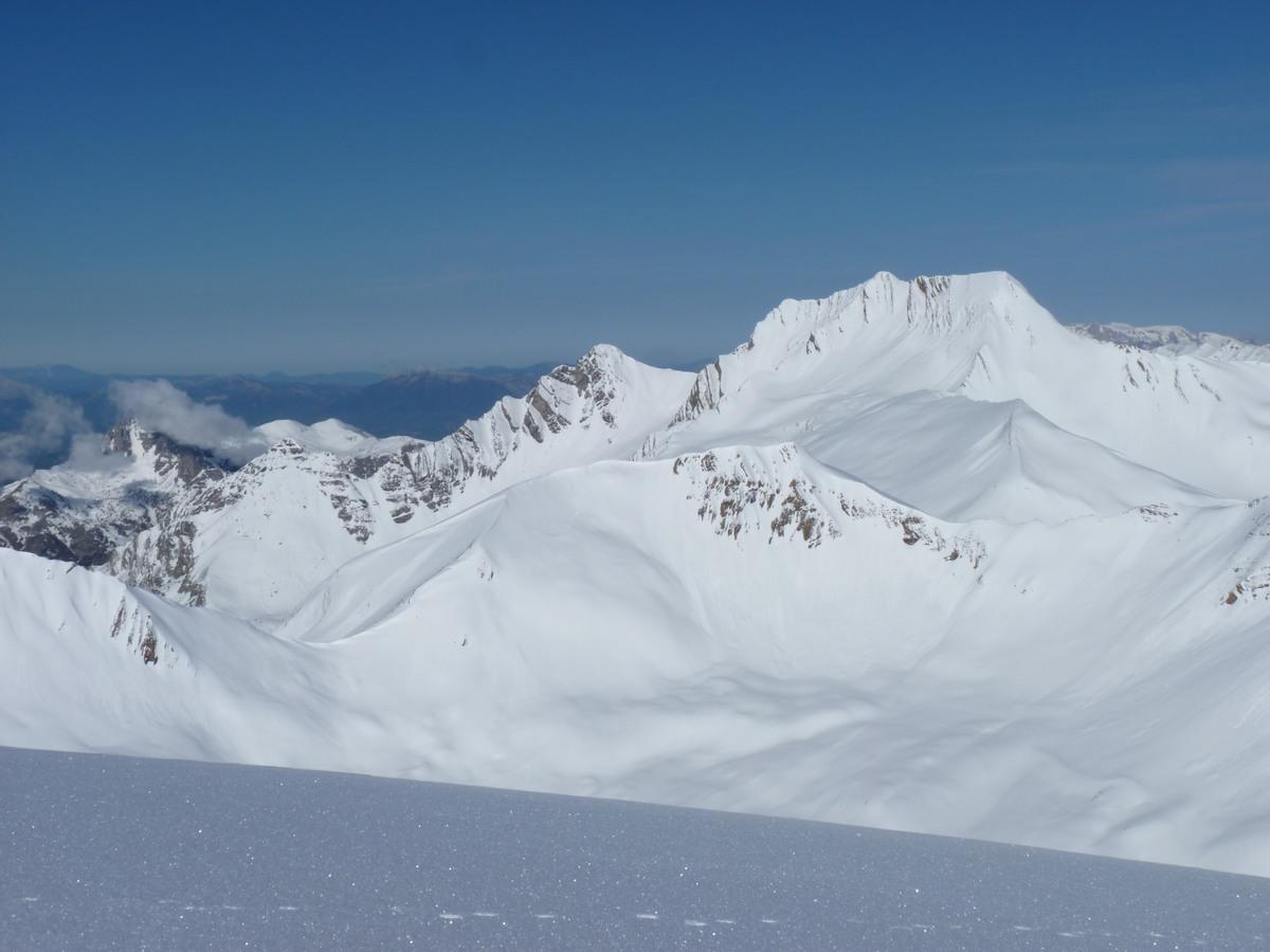 #5 La pointe de Serre tronne : Avec un bon enneigement La pointe de Serre tronne : Avec un bon enneigement