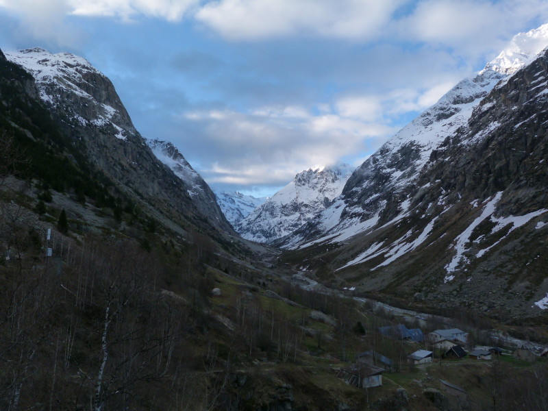 #1 Au petit matin : La vallée du Vénéon au petit matin Au petit matin : La vallée du Vénéon au petit matin