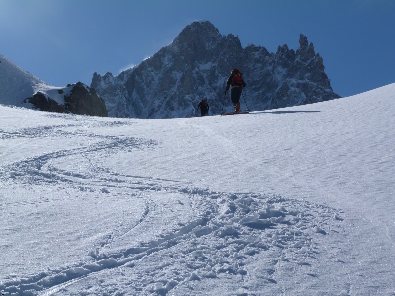 #8 Dans un écrins : Montée dans un Ecrin de pierre et de neige... et promesse de glisse Dans un écrins : Montée dans un Ecrin de pierre et de neige... et promesse de glisse