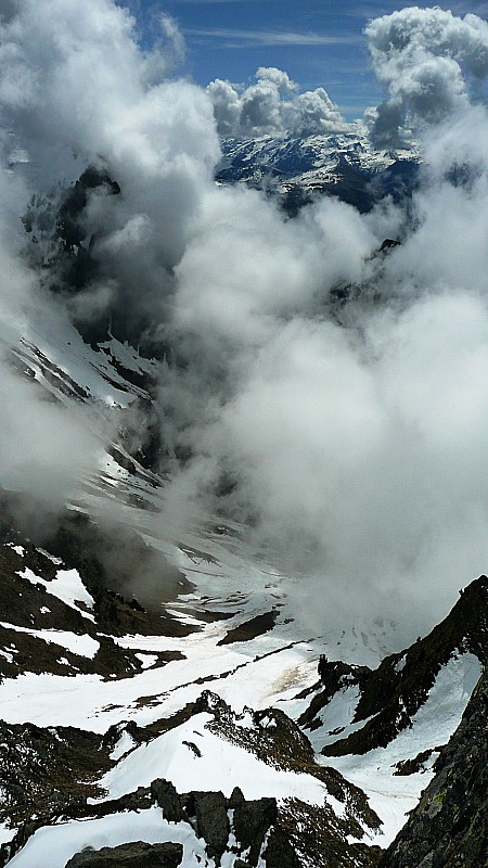 #8 Col de la Petite Vaudaine : Petite fenêtre au milieu des nuages Col de la Petite Vaudaine : Petite fenêtre au milieu des nuages