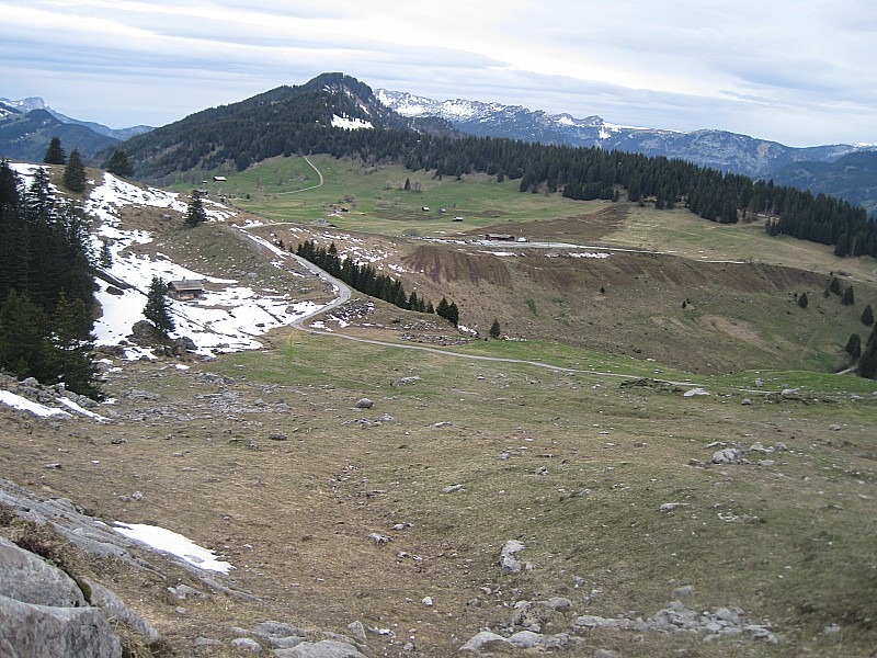 #4 plus de neige : photo prise du même endroit que la précédente = fin de la descente: reste un peu de marche! plus de neige : photo prise du même endroit que la précédente = fin de la descente: reste un peu de marche!