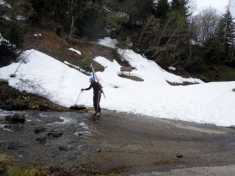 #7 gué 1389m : Fin de la neige. Il reste 1km à pied jusqu gué 1389m : Fin de la neige. Il reste 1km à pied jusqu'à la voiture.