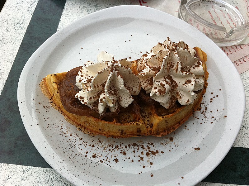 #4 retour : après l retour : après l 'effort , le r-------- ...
la gaufre à Thônes ,
en attendant le retour du soleil !