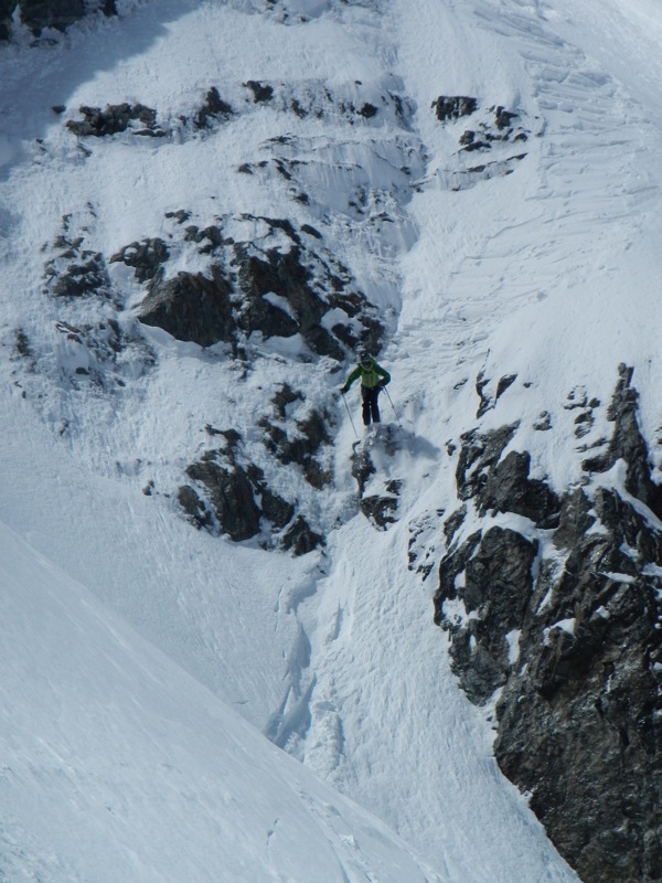 Qui se finit par un saut de 30 : euh... non 3 mètres