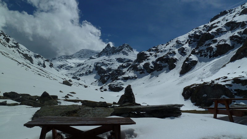#11 La terrasse du refuge : Vue sur le Grand Cordonnier La terrasse du refuge : Vue sur le Grand Cordonnier