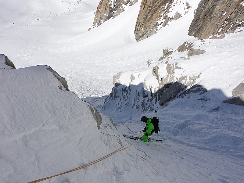 #10 Couloir en Y : Rappel pour le passage du ressaut Couloir en Y : Rappel pour le passage du ressaut