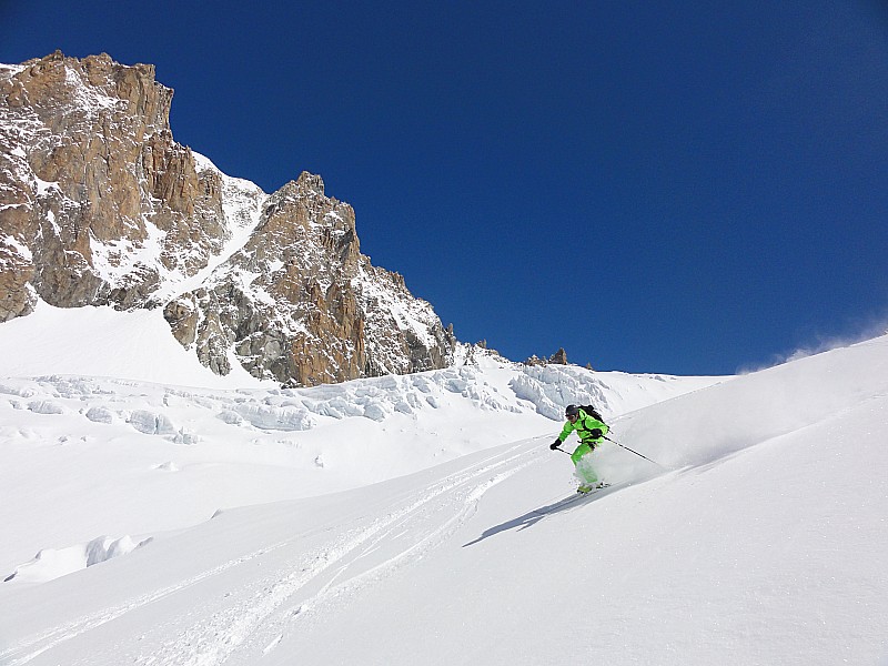 #11 Couloir en Y : Manu en grandes courbes devant le couloir Couloir en Y : Manu en grandes courbes devant le couloir