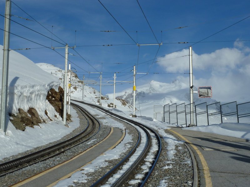 #5 Rottenboden : le sommet du Mont Rose vu de la gare de Rottenboden en attendant le train du retour = retour à Zermatt après une dure et longue journée Rottenboden : le sommet du Mont Rose vu de la gare de Rottenboden en attendant le train du retour = retour à Zermatt après une dure et longue journée