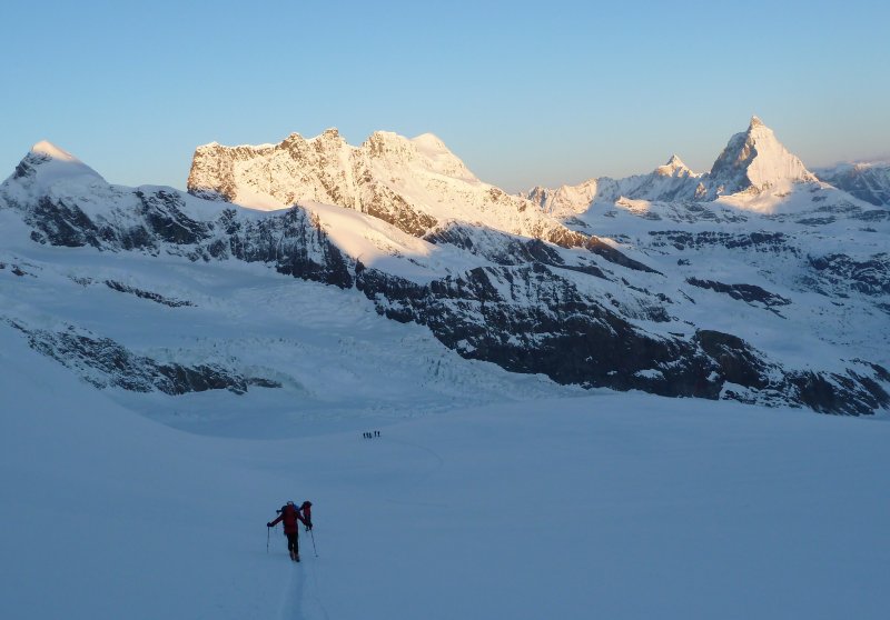#1 Cervin + Breithorn : le Cervin et le Breithorn qui s Cervin + Breithorn : le Cervin et le Breithorn qui s'illuminent au lever de soleil