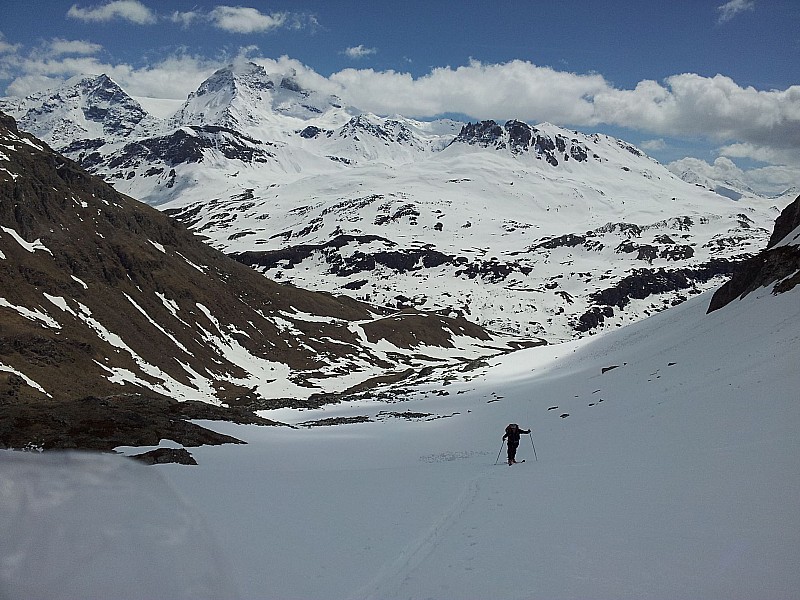 #13 Dans la remontée au refuge : Paul en termine avec la zone en neige bien molle Dans la remontée au refuge : Paul en termine avec la zone en neige bien molle