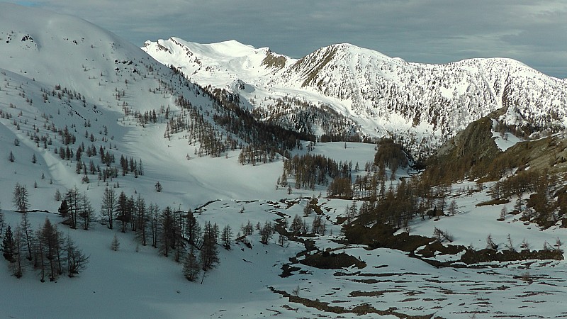 #5 2639m : on a encore espoir, soleil encore présent sur le secteur lac d 2639m : on a encore espoir, soleil encore présent sur le secteur lac d'Allos et la tête de Valplane