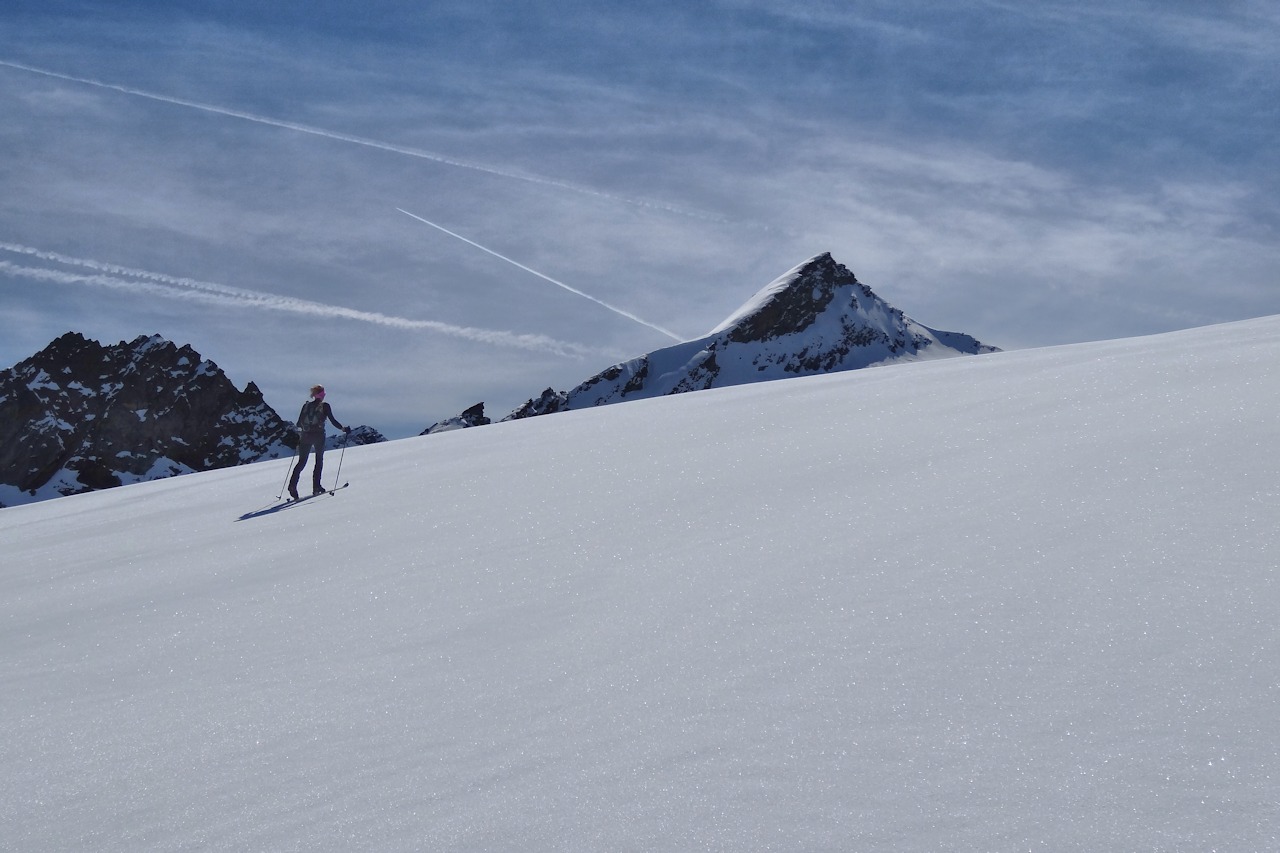 Seuls au monde ! : Avant de rejoindre le col de L'Invernet.