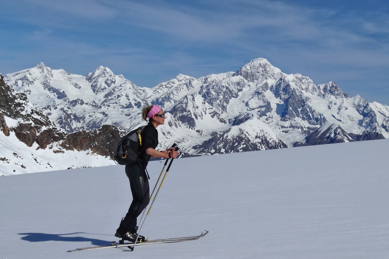 Un arrière plan de choix : Le versant Italien du Mont Blanc.