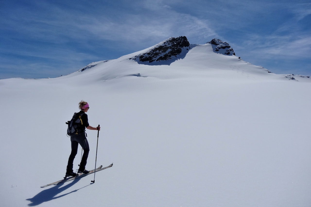 Sommet en vue : Dans la traversée horizontale avant de rejoindre le pied de l'arête Nord.