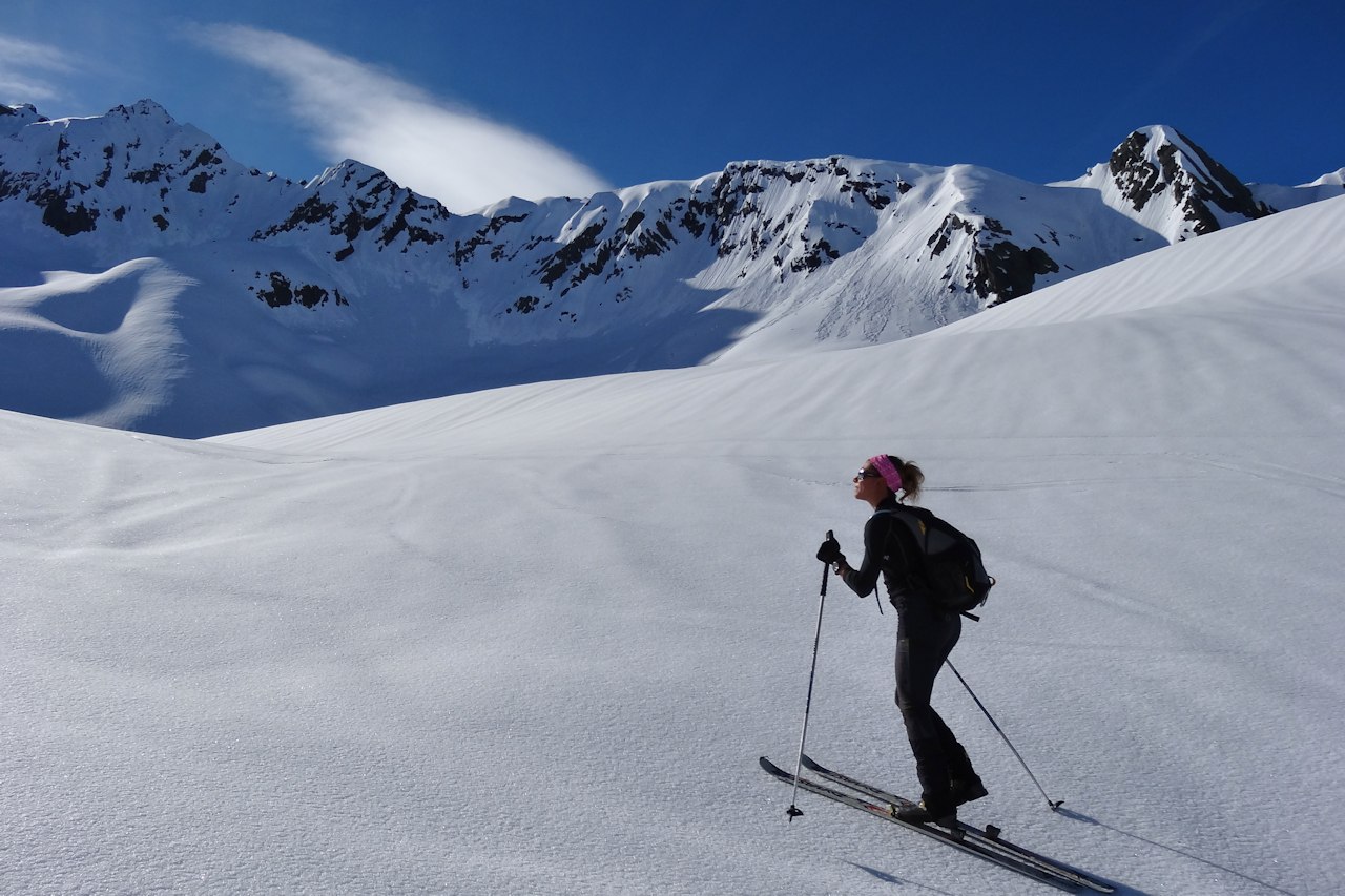 Vallon du Grand : Au dessus de 2400 m, nous évoluons sur une neige dure et bien uniforme.