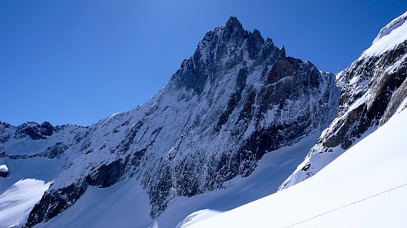 #2 Pointe du vallon des étage : il est vraiment très majestueux le voisin de gauche Pointe du vallon des étage : il est vraiment très majestueux le voisin de gauche