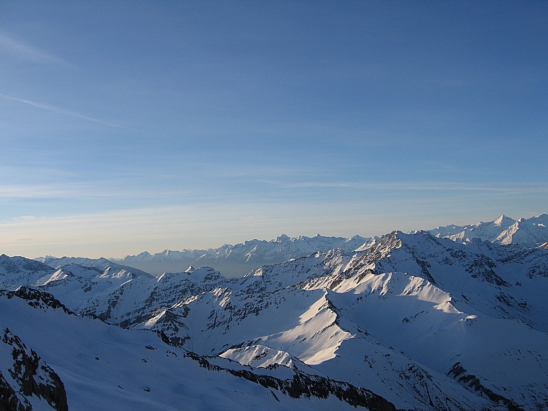 #2 le soleil s le soleil s'éleve : encore beaucoup de neige au montagne