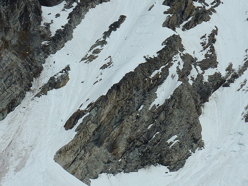 #8 couloir SW : Traces dans le bas. couloir SW : Traces dans le bas.