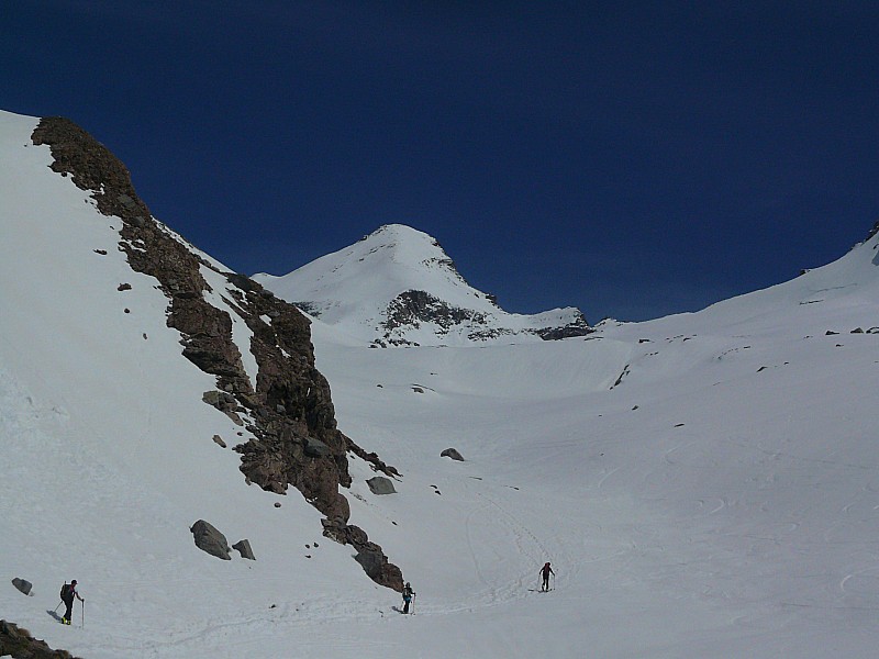 #11 sous le refuge : Pointe de Tresenta au fond (3608 m) sous le refuge : Pointe de Tresenta au fond (3608 m)