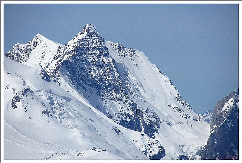 Depuis le sommet : Grande Casse, petite face nord bien enneigée semble-t-il