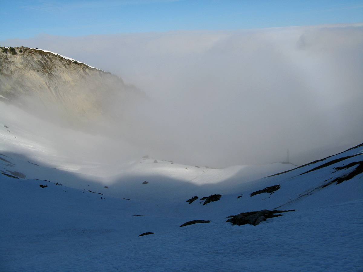 Combe de Torchère : Vers 2000 m ... coup d'oeil en arrière, les nuages remontent !