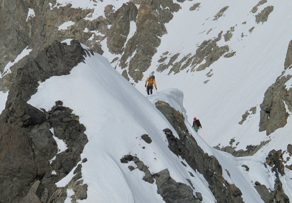 #11 Cordée pédestre... : ...sortant du Couloir Dérobé Cordée pédestre... : ...sortant du Couloir Dérobé