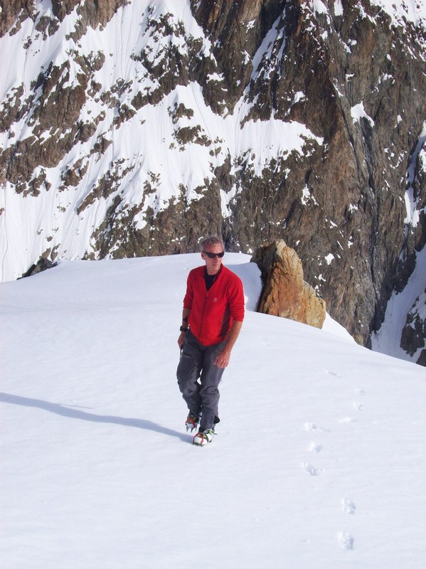 #2 Rêverie d Rêverie d'un skieur solitaire : Patrick imagine des lignes impossibles pour sa cinquième montée au Glacier Noir de la saison.