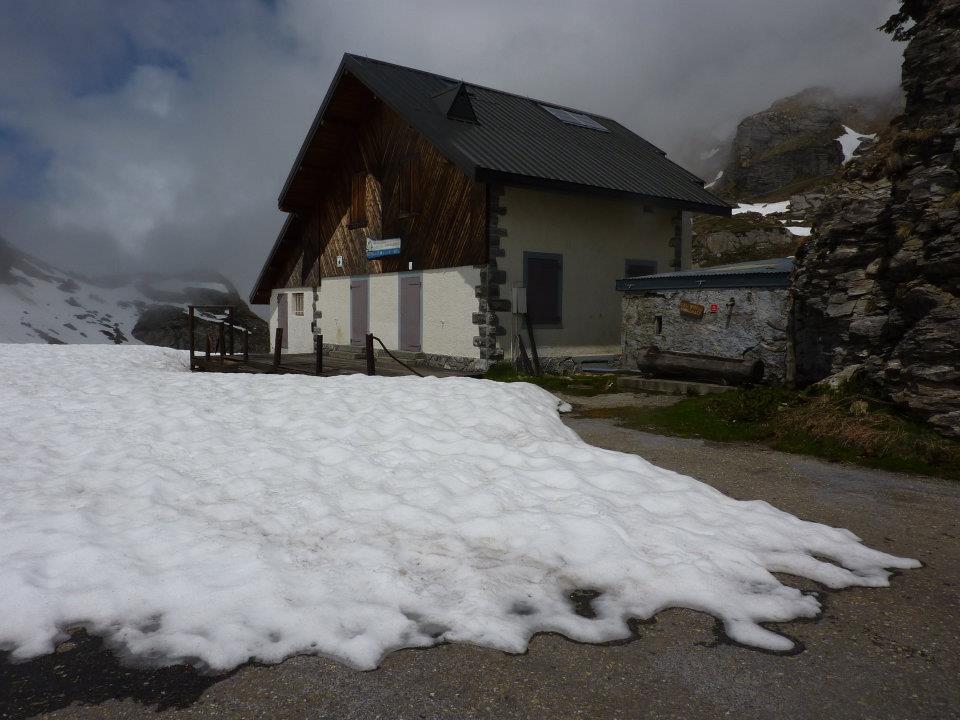 #9 aiguille du grand fond 13/5/12 : refuge de la lay aiguille du grand fond 13/5/12 : refuge de la lay