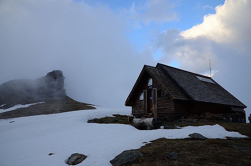 #1 Refuge de la Turia : Un temps mitigé au levé... Refuge de la Turia : Un temps mitigé au levé...