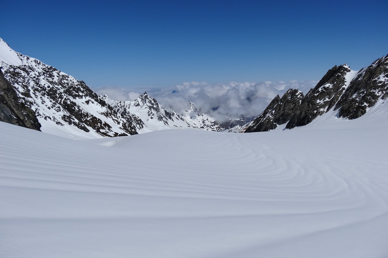 #11 Sillons sur la neige : Il a probablement plu à haute altitude. Sillons sur la neige : Il a probablement plu à haute altitude.