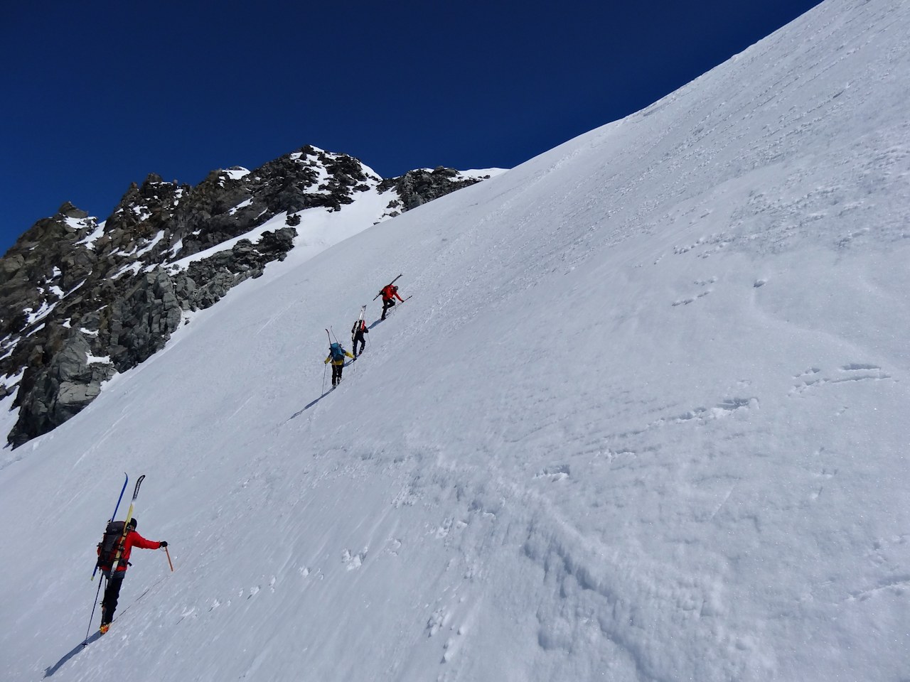 #14 Sous le col de Gébroulaz : Beaucoup de monde sur la voie normale. Sous le col de Gébroulaz : Beaucoup de monde sur la voie normale.