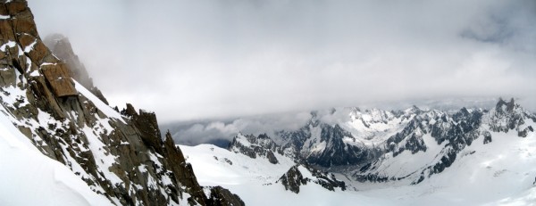 #7 Vue sur la vallée blanche : Depuis le haut de la brèche ... le temps se couvre vite! Vue sur la vallée blanche : Depuis le haut de la brèche ... le temps se couvre vite!