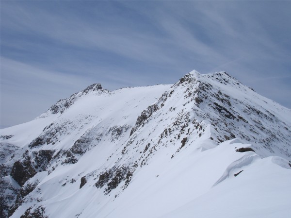 Arête du Ribon : L'arête du Ribon vue du col de l'Arcelle. Elle est assez sèche et bien expo et nous fera renoncer à notre projet de monter à Rochemelon (en la traversant).