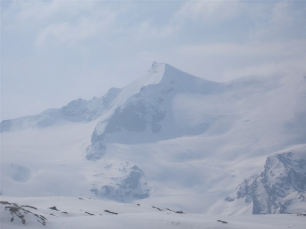 #31 Gde Aiguille Rousse : La Grande Aiguille Rousse avec ses faces nord-est et nord ouest, vu du col de (dédé)Rhêmes-Calabre Gde Aiguille Rousse : La Grande Aiguille Rousse avec ses faces nord-est et nord ouest, vu du col de (dédé)Rhêmes-Calabre