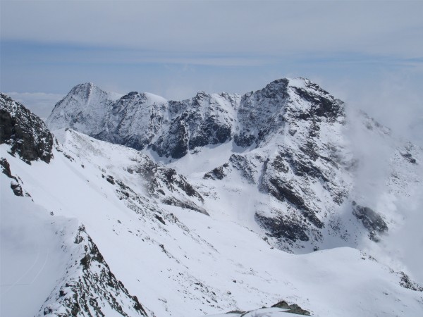 #13 Muraille : La muraille (italienne) qui domine le Colle del Sole, vue du sommet des Lauses Noires. Il y a peut être des lignes de ski extrême... Muraille : La muraille (italienne) qui domine le Colle del Sole, vue du sommet des Lauses Noires. Il y a peut être des lignes de ski extrême...