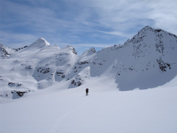 #4 Immensité et solitude : Sylvain sur le glacier, sous fond de pointe du Fort Immensité et solitude : Sylvain sur le glacier, sous fond de pointe du Fort