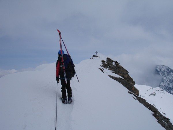 Le jalonnement : L'arête qui est d'ailleurs subtilement jalonnée