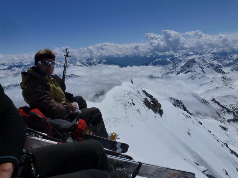 Mont Dolent : pause bien méritée avec un ecran géant 3D en face de nous
