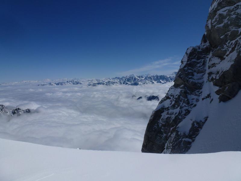 #10 Mont Dolent : Arrivée au petit col, sous la pente sommitale. Mont Dolent : Arrivée au petit col, sous la pente sommitale.