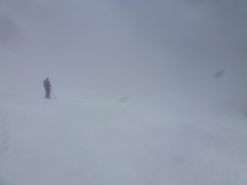 #24 Mont Dolent : A proximité du Bivouac, nous retrouvons le brouillard ! Mont Dolent : A proximité du Bivouac, nous retrouvons le brouillard !